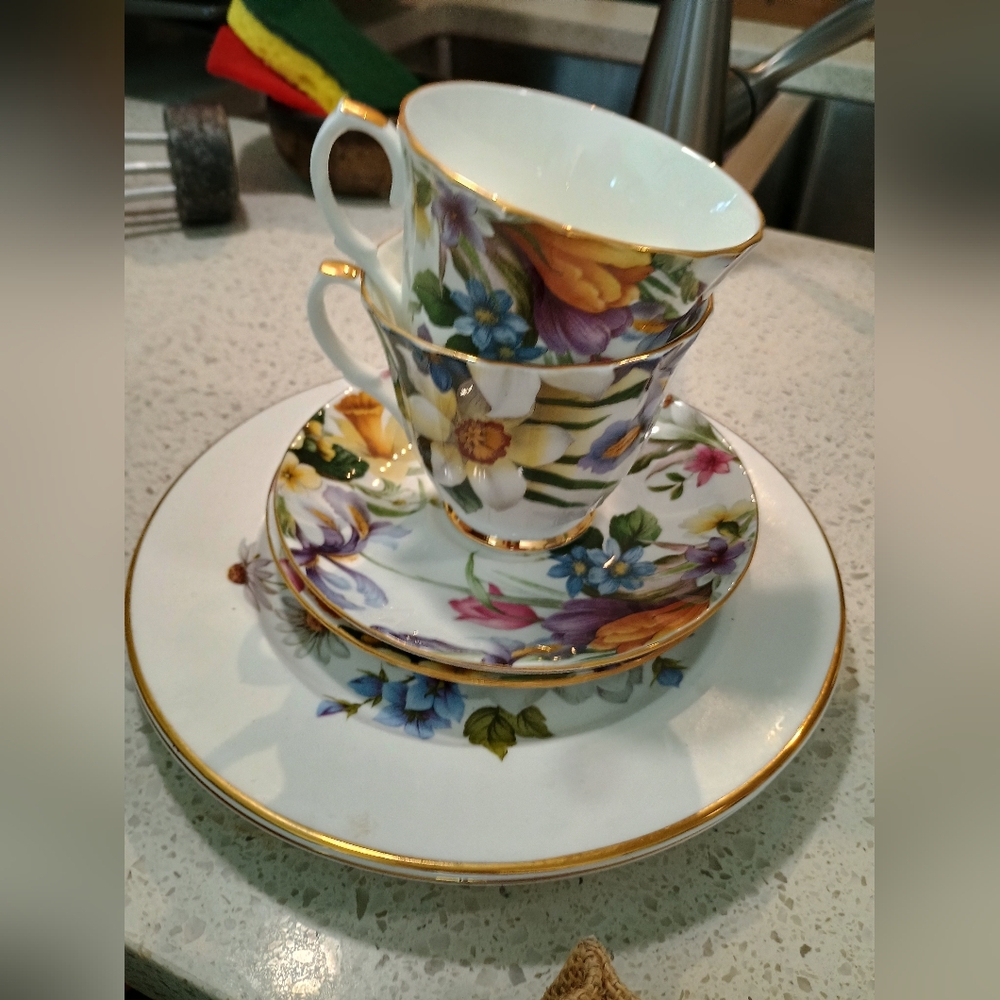 Vintage Floral Tea Cups, Saucers And Appetizer Plates